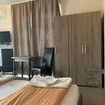 Vaci Vendeghaz בית הארחה 3*