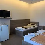 Vaci Vendeghaz בית הארחה 3*
