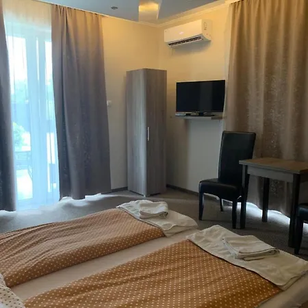 Vaci Vendeghaz Guest house *
